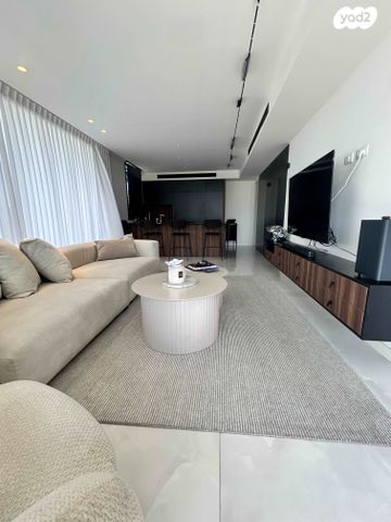 גג/ פנטהאוז, העוגן, עג'מי, גבעת העליה, תל אביב יפו