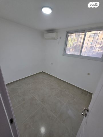 דירת גן, שמעון בר גיורא 20, שכונה ד', באר שבע