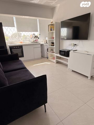 בנימין מטודלה 8