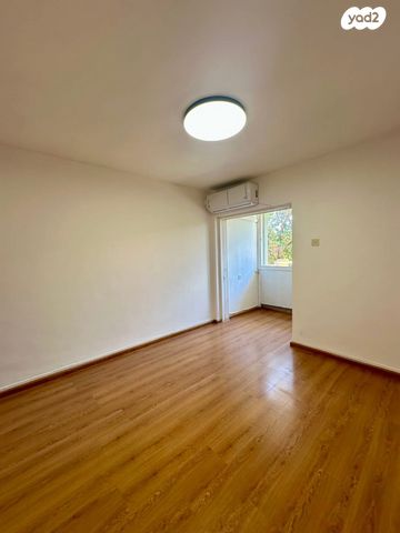 דירה, הגפן, המיסדים, כרמיאל