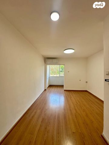 דירה, הגפן, המיסדים, כרמיאל