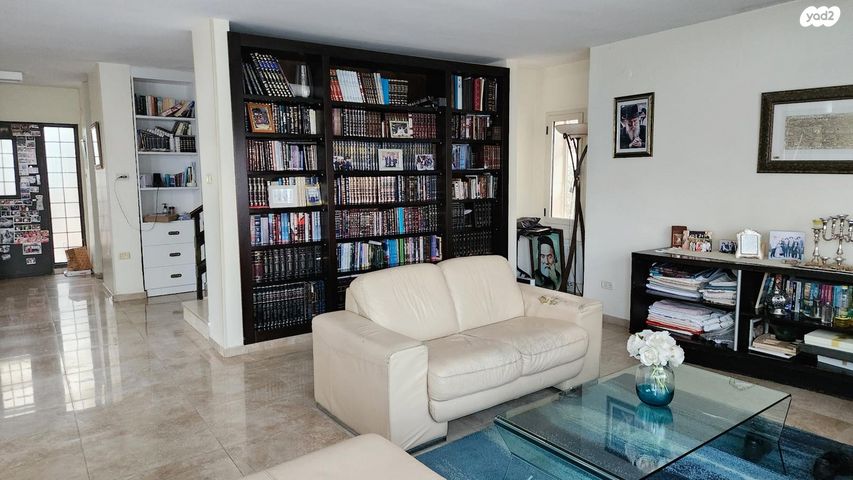 דו משפחתי, דוד באזוב, ירושלים