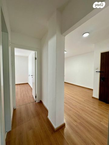 דירה, הגפן, המיסדים, כרמיאל