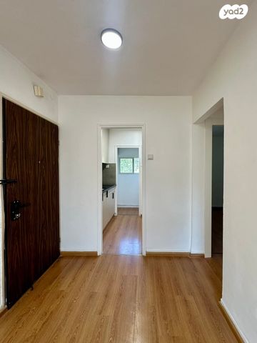 דירה, הגפן, המיסדים, כרמיאל