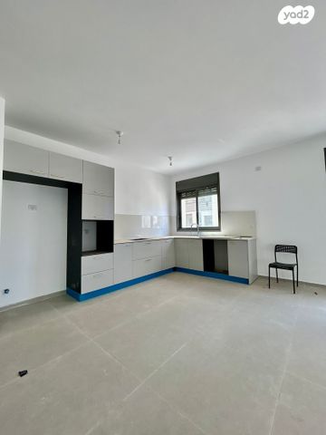 דירה, בר אילן, רעננה