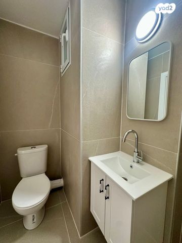 דירה, הגפן, המיסדים, כרמיאל