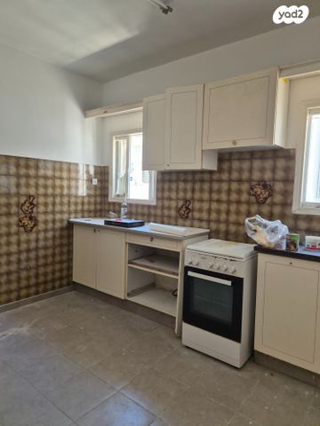 גג/ פנטהאוז, תרע"ד, שכונת הראשונים, רמת גן