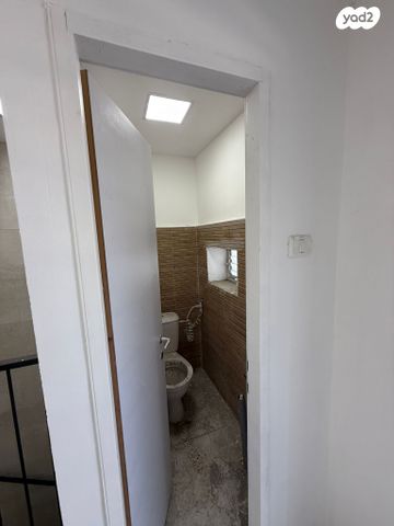 חנויות/ שטח מסחרי, חרושת, אזור תעשיה קרית ביאליק, אזור תעשיה צור שלום, קרית ביאליק