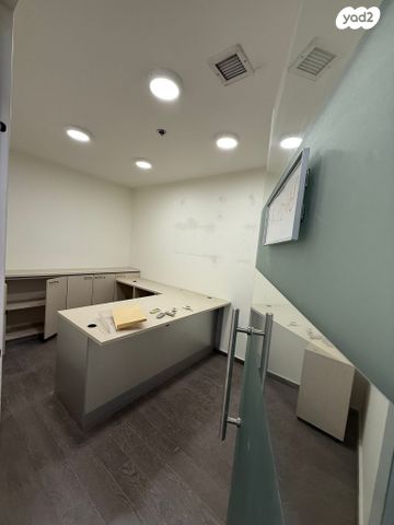 חנויות/ שטח מסחרי, חלוצי התעשייה, אזור תעשיה מפרץ, חיפה