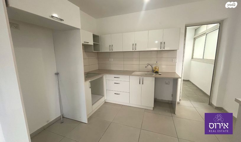 דירת גן, כפר ורדים