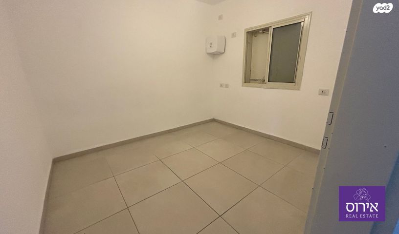 דירת גן, כפר ורדים