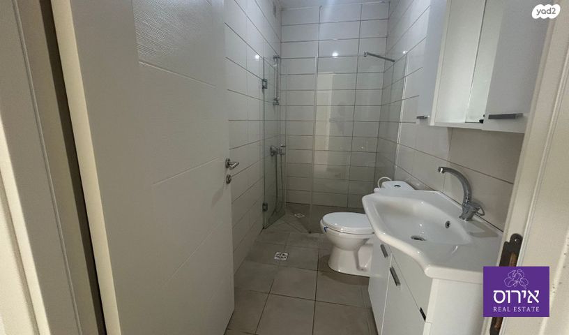 דירת גן, כפר ורדים