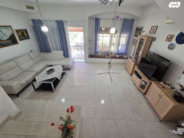 דו משפחתי, קרית טבעון