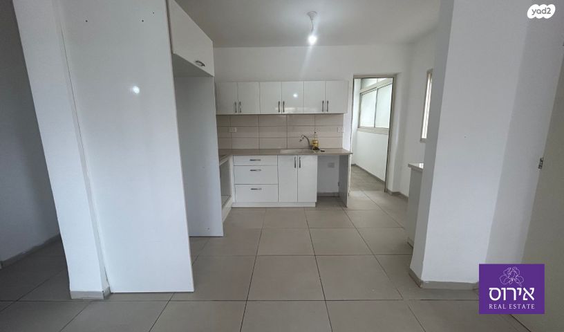 דירת גן, כפר ורדים