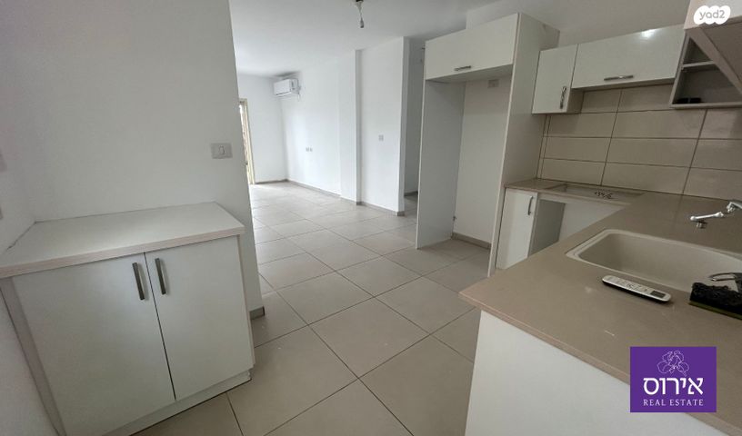 דירת גן, כפר ורדים