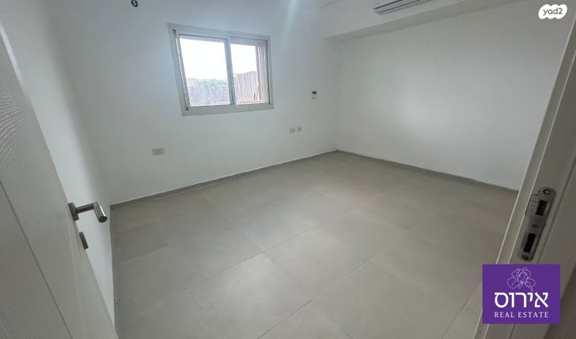 דירת גן, כפר ורדים