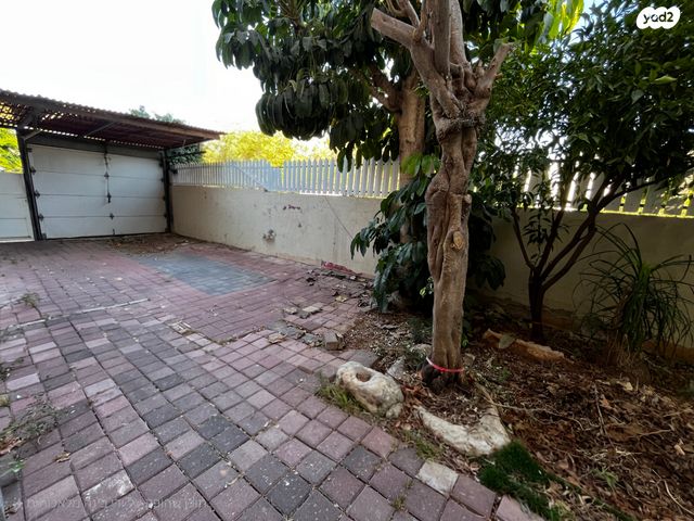 דו משפחתי, זאב אייזנר, מקוב, רחובות