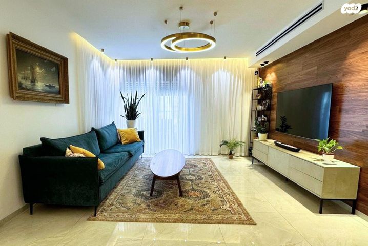 שדרות יצחק שמיר 17