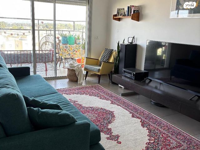 דירה, גינת אגוז 8, נווה גנים, פרדס חנה כרכור