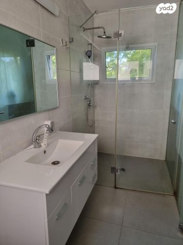 דו משפחתי, גרניט 18, גבעת הסלעים, ראש העין