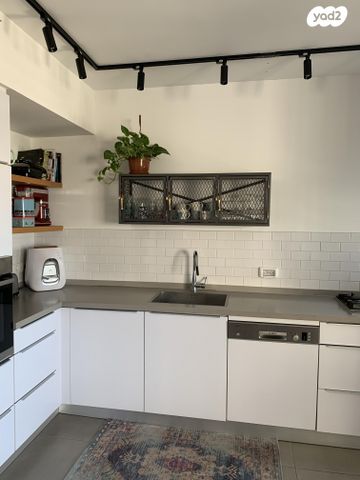 דירה, גינת אגוז 8, נווה גנים, פרדס חנה כרכור