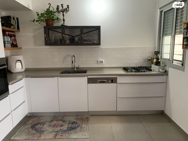 דירה, גינת אגוז 8, נווה גנים, פרדס חנה כרכור