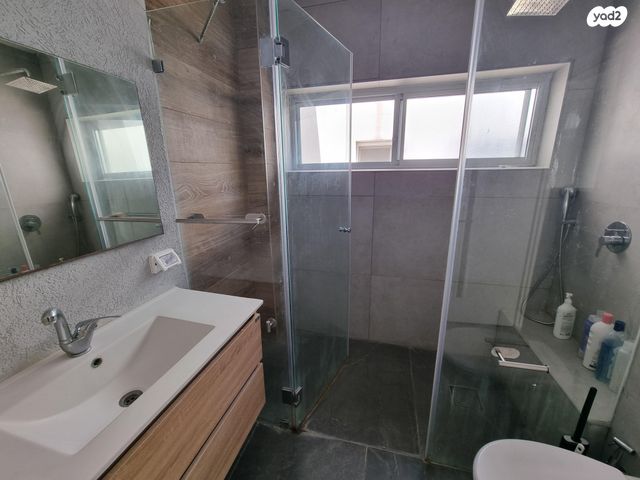 דו משפחתי, גרניט 18, גבעת הסלעים, ראש העין