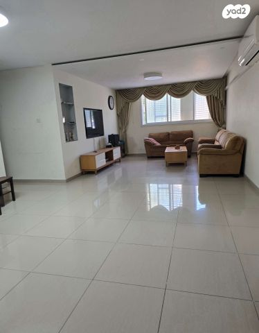 דירה, הרב יעקב רקח 8, נאות גנים, נתניה