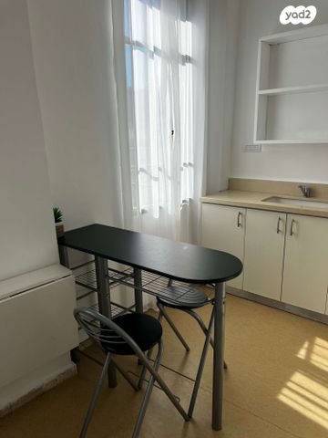 דירה, קיבוץ גלויות 25, העיר התחתית, ואדי סאליב, חיפה