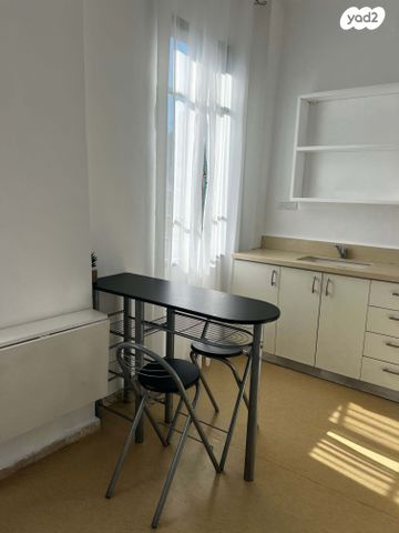 דירה, קיבוץ גלויות 25, העיר התחתית, ואדי סאליב, חיפה