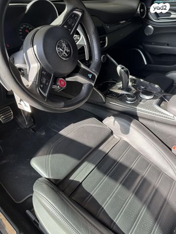 אלפא רומיאו ג'וליה