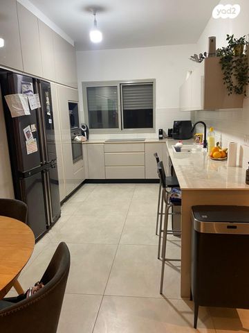 ז'בוטינסקי 12