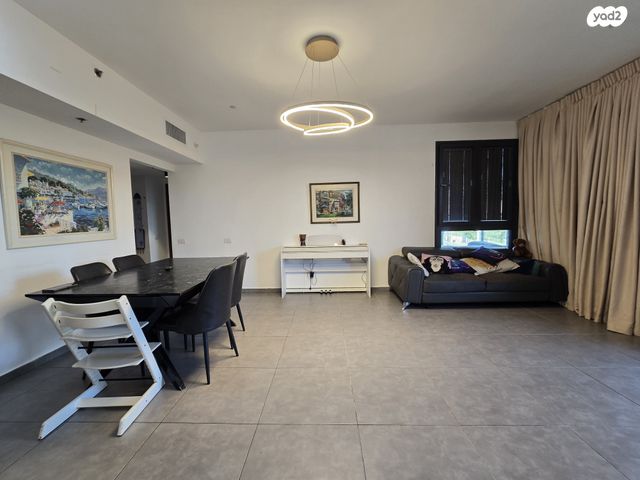 דירה, הרב ניסנבאום 37, אזור תעשיה, בת ים