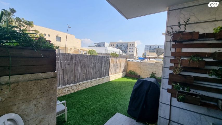 דירת גן, מלווין קלווין 12, פסגות אפק, ראש העין