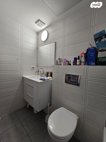 דירה, הרב ניסנבאום 37, אזור תעשיה, בת ים