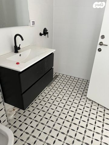 דירה, ז'בוטינסקי 12, מרכז דרום, רעננה