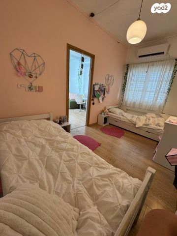 ישראל שפירא 9