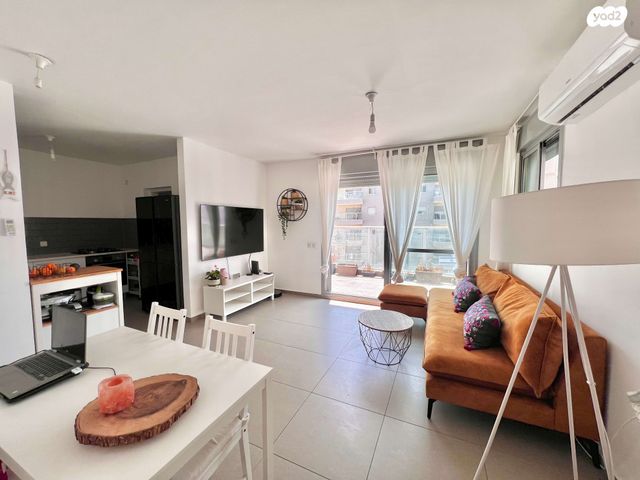 דירה, אליהו הנביא, פסגות אפק, ראש העין