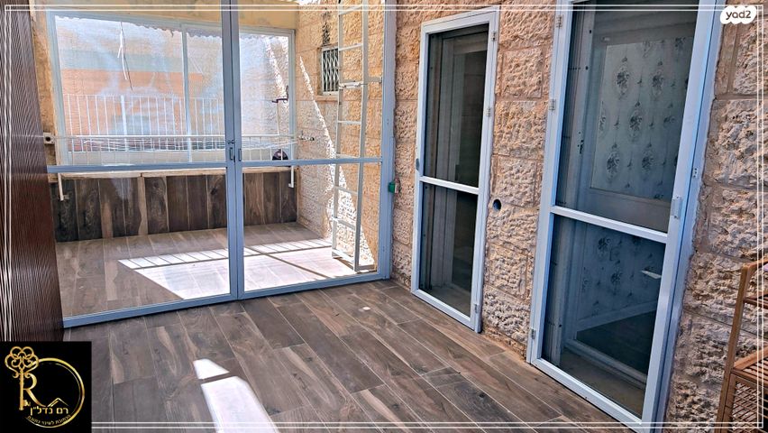 דו משפחתי, הרותם, צמח השדה, מעלה אדומים