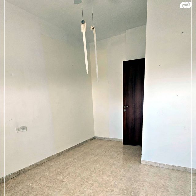 דירה, העירית, צמח השדה, מעלה אדומים