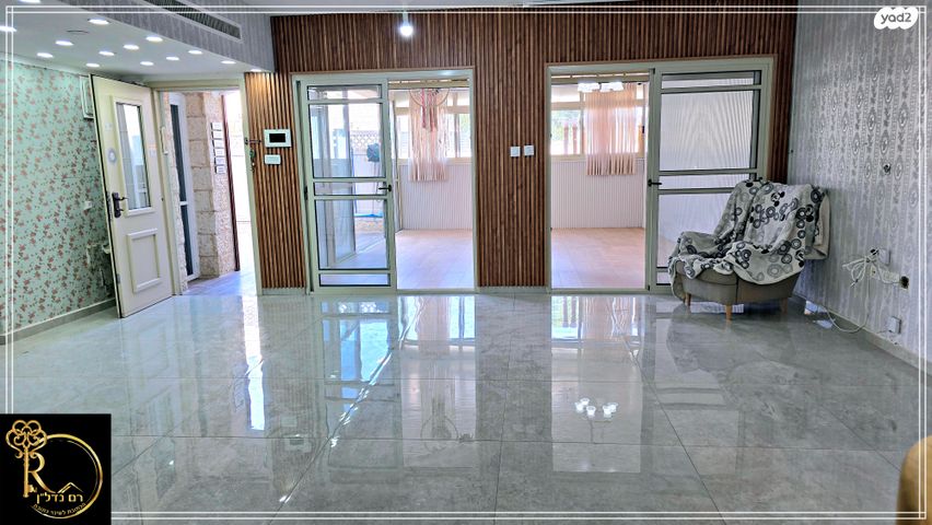 דו משפחתי, הרותם, צמח השדה, מעלה אדומים