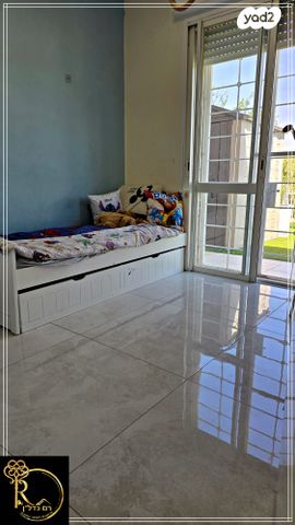 דירת גן, פרי מגדים, מגדים, מעלה אדומים