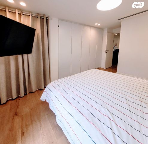 דירת גן, הרצליה