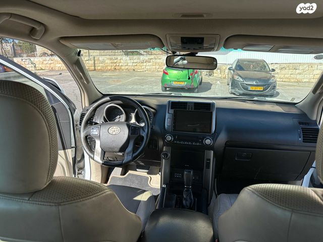 טויוטה לנד קרוזר