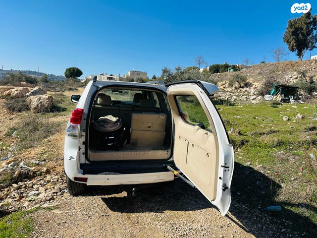 טויוטה לנד קרוזר