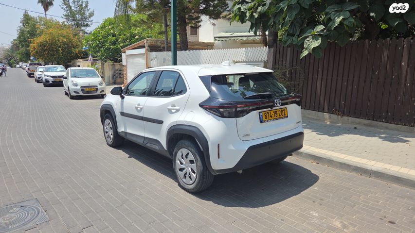 טויוטה יאריס קרוס