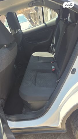 מודעת רכב טויוטה יאריס קרוס