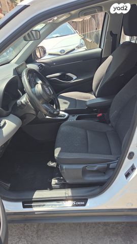 טויוטה יאריס קרוס