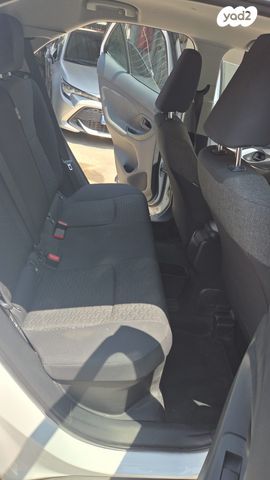 טויוטה יאריס קרוס