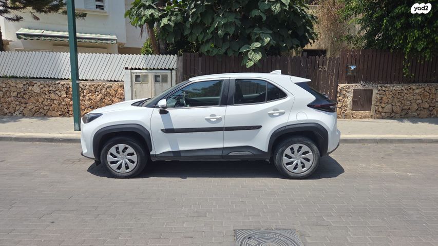 טויוטה יאריס קרוס